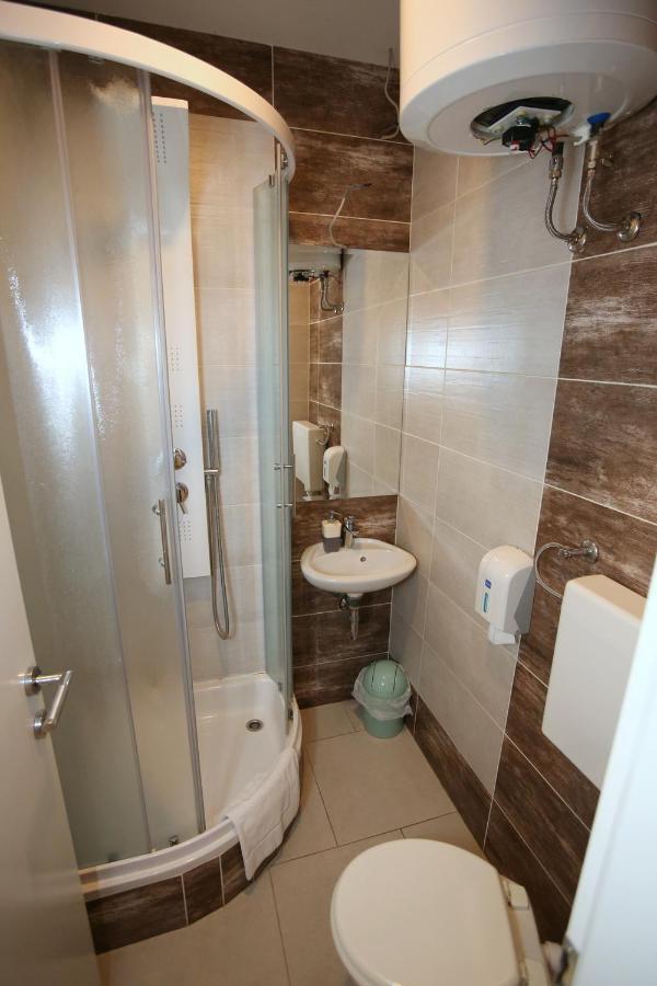 Apartments Rooms Fontane Trnje - Free Parking 萨格勒布 外观 照片